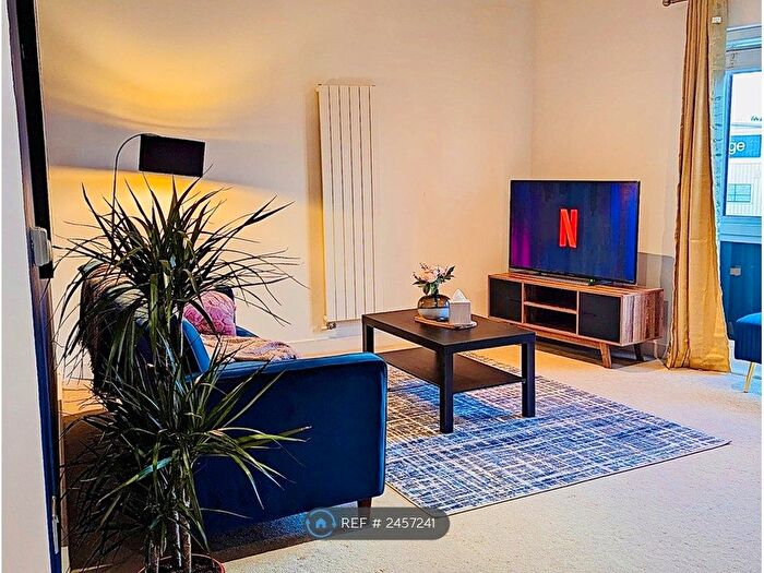 2 Bedroom Flat To Rent In Landelle Court, Hounslow, TW5