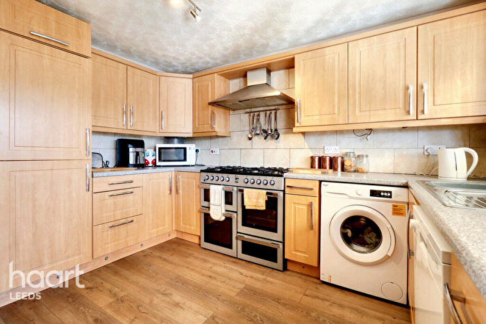 4 Bedroom Detached House For Sale In Laurel Place, Leeds, LS10