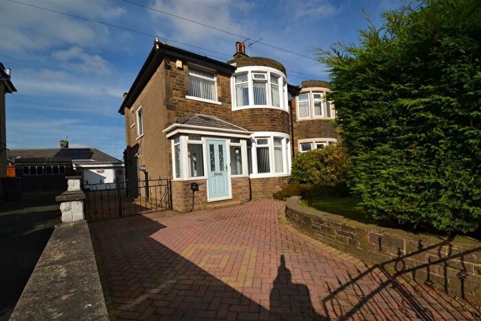 3 Bedroom Semi-Detached House For Sale In Highgate Road, Queensbury, Bradford, BD13