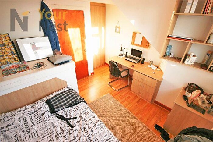 4 Bedroom Terraced House To Rent In Burley Lodge Terrace, Leeds, LS6