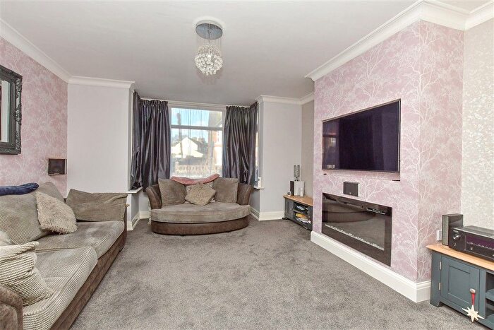 5 Bedroom Semi-detached House For Sale In Chalkwell Road, Sittingbourne, Kent, ME10