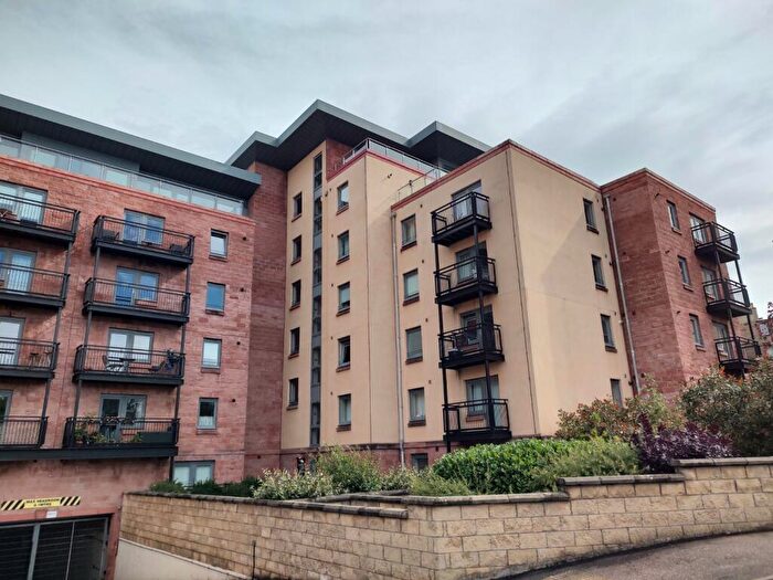 3 Bedroom Flat To Rent In Slateford Gait, Edinburgh, Midlothian, EH11