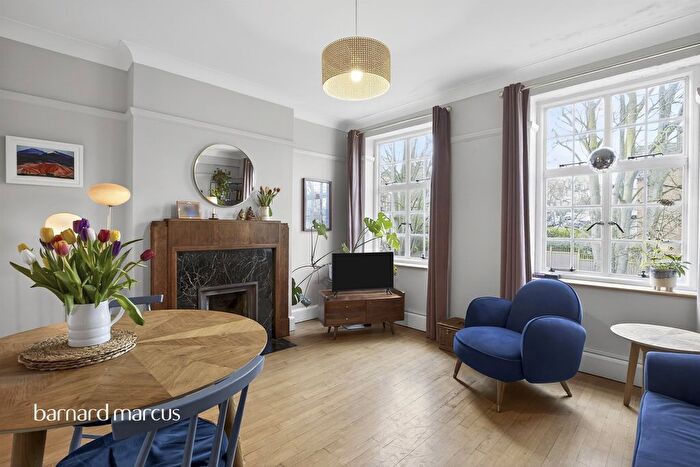 1 Bedroom Flat For Sale In Connaught Gardens, London, N10