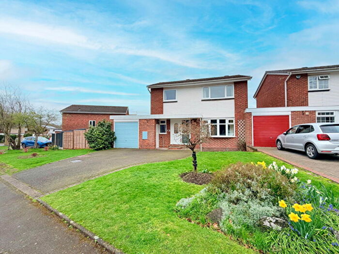 3 Bedroom Link Detached House For Sale In Woodshires Road, Solihull, B92