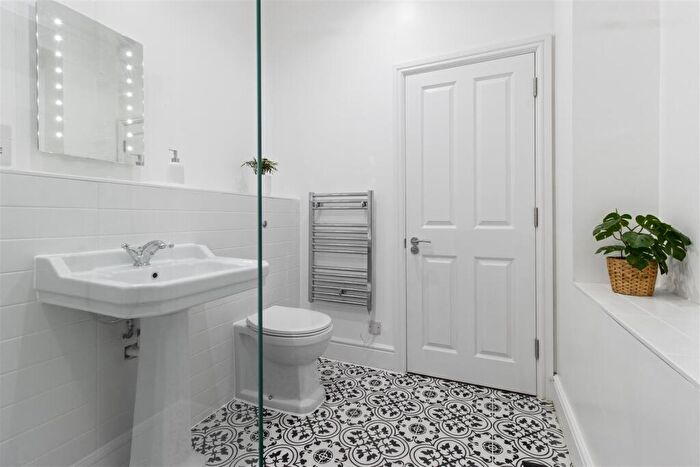 2 Bedroom Flat For Sale In Hardwick Road, Eastbourne, BN21