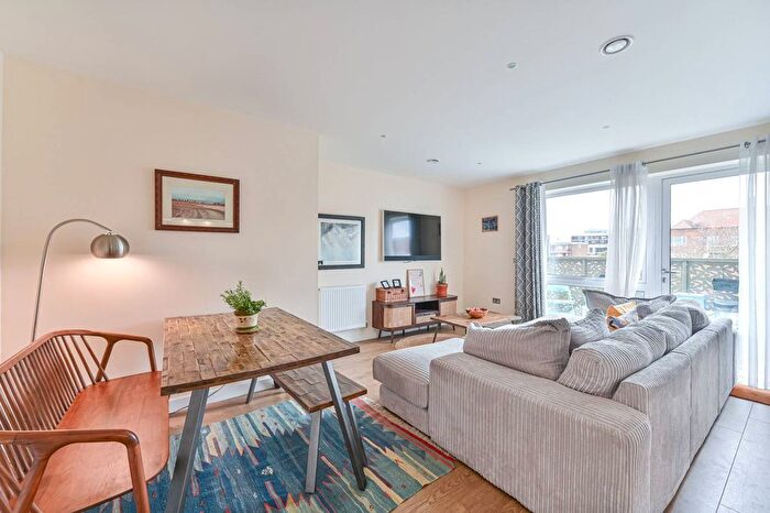 2 Bedroom Flat For Sale In Lomond Grove, Camberwell, London, SE5