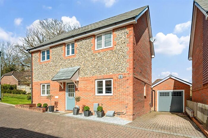 3 Bedroom Detached House For Sale In Acorn Drive, Horndean, PO8