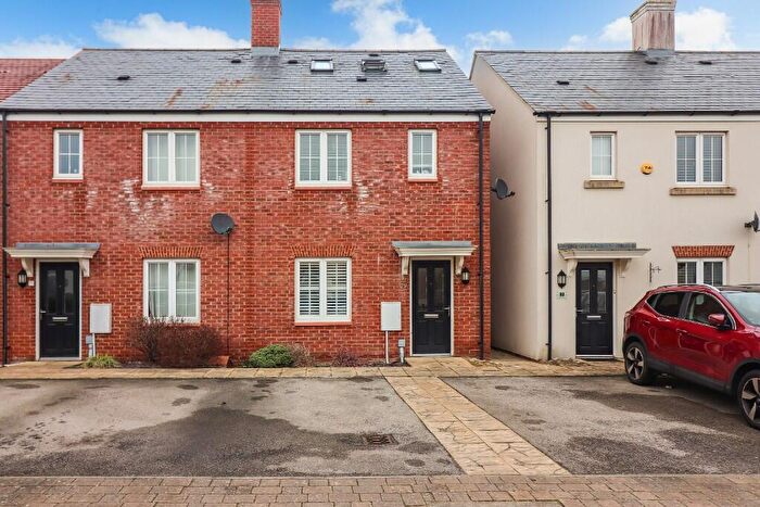 4 Bedroom End Of Terrace House For Sale In Alder Wynd, Silsoe, Bedfordshire, MK45