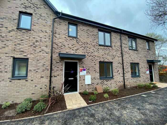 3 Bedroom Town House To Rent In Woodyard Avenue, Chesterfield, S41