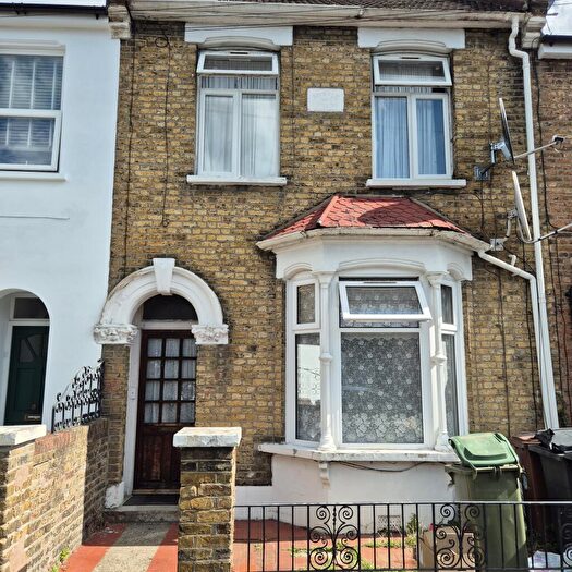 Studio To Rent In Flat B, Ivy Road, Walthamstow, Waltham Forest, E17