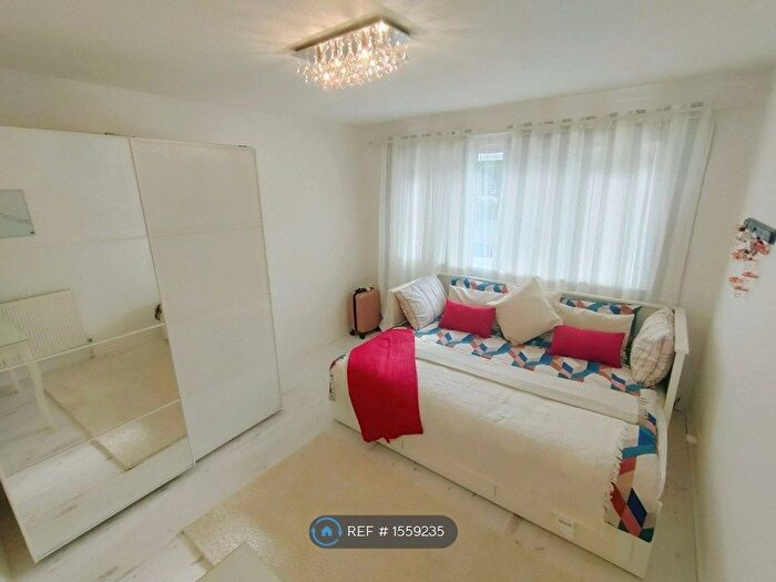 2 Bedroom Maisonette To Rent In Roveley Court, Milton Keynes, MK11