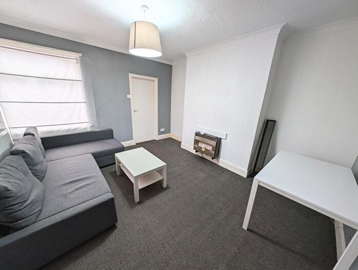 3 Bedroom Flat To Rent In Simonside Terr, Heaton, NE6