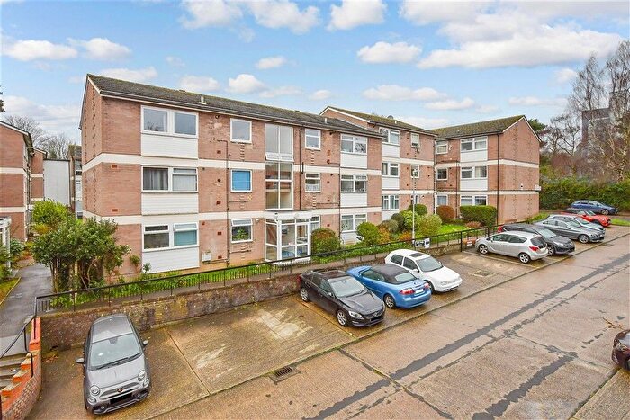 2 Bedroom Flat For Sale In Tonbridge Road, Maidstone, Kent, ME16