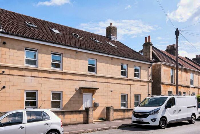 2 Bedroom Flat To Rent In Albany Road, Bath, BA2