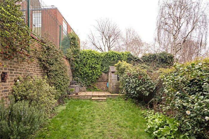 3 Bedroom End Of Terrace House For Sale In Appleby Road, Hackney, London, E8 - Photo 6
