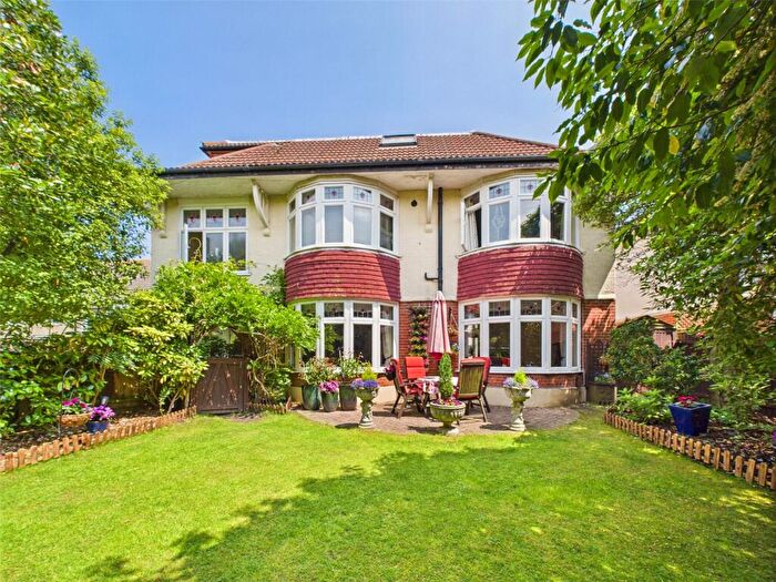 2 Bedroom Apartment For Sale In Keswick Road, Boscombe Manor, Bournemouth, Dorset, BH5
