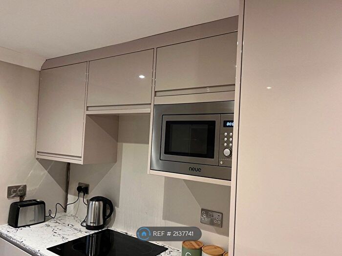2 Bedroom Flat To Rent In Churchway, Haddenham, Aylesbury, HP17