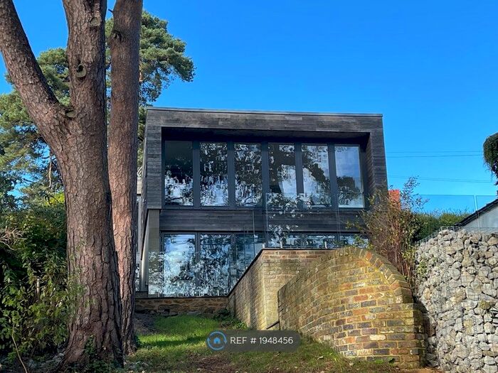 4 Bedroom Detached House To Rent In Knoll Road, Godalming, GU7