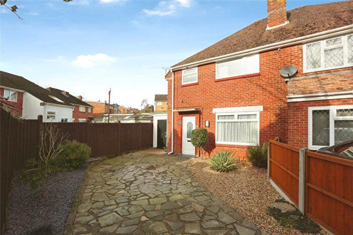 3 Bedroom Semi Detached House For Sale In Sunningdale Gardens, Southampton, Hampshire, SO18