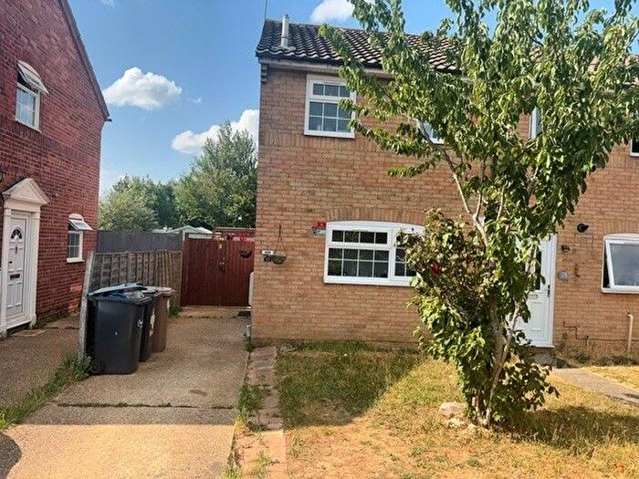 2 Bedroom Semi-detached House To Rent In Buzzard Road, Luton, LU4