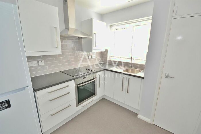 2 Bedroom Flat To Rent In Longwood Gardens, Barkingside, Ilford, IG6