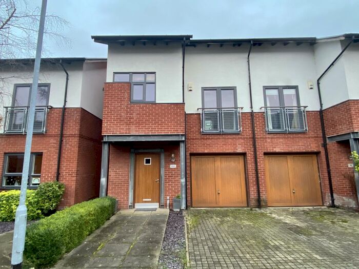 4 Bedroom Semi-Detached House To Rent In Montmano Drive, Didsbury, M20