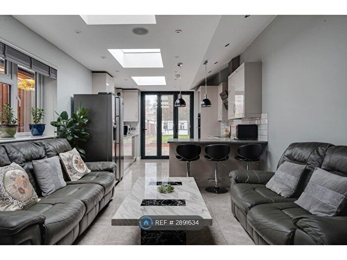 4 Bedroom Semi-detached House To Rent In Hounslow Road, Feltham, TW13