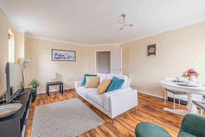 2 Bedroom Flat To Rent In Canon Gate, Slough, SL2