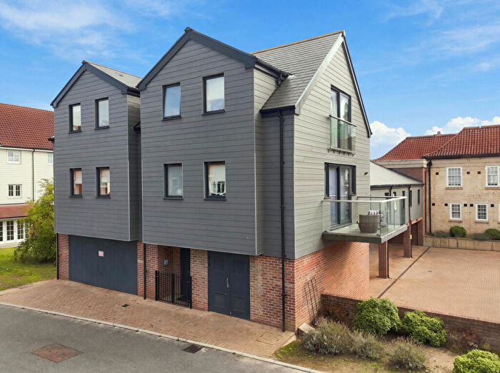 3 Bedroom Town House For Sale In Rushbrook Avenue, Wickford, SS11