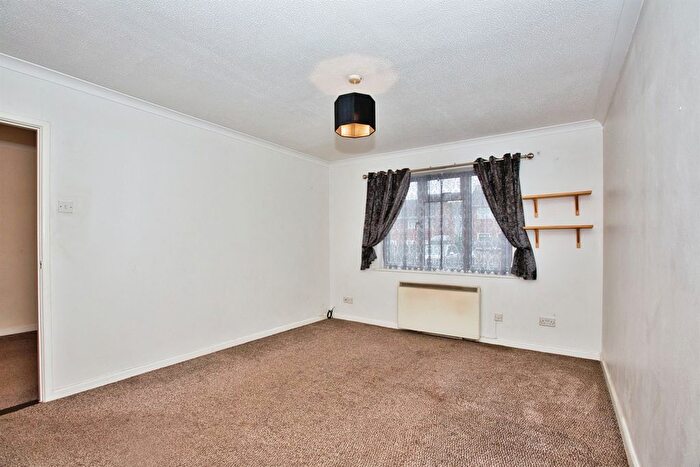 1 Bedroom Flat For Sale In Kiddles, Yeovil, BA21