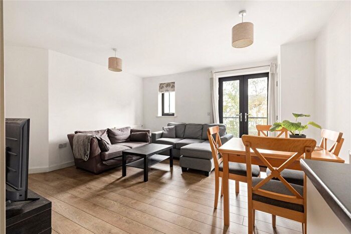 2 Bedroom Flat For Sale In Broadwater Road, London, SW17