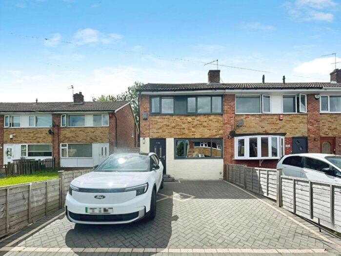 3 Bedroom End Of Terrace House For Sale In Summerbridge Crescent Bradford, BD10