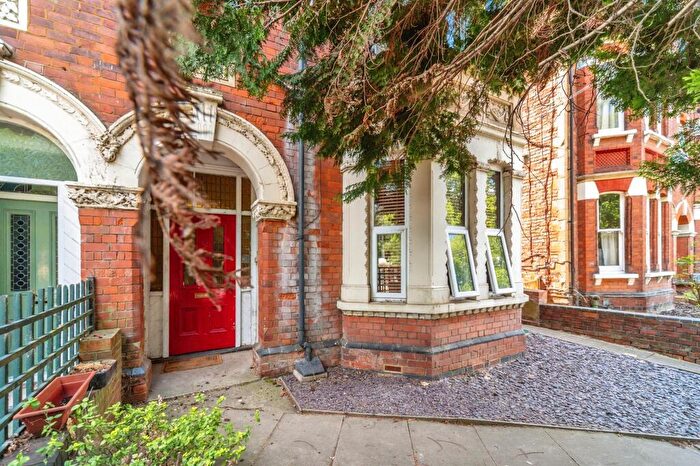 1 Bedroom Flat For Sale In Clapham Road, Bedford, MK41