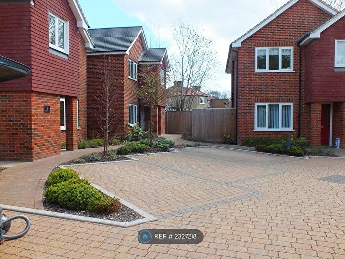 3 Bedroom Detached House To Rent In Holly Close, St. Albans, AL1