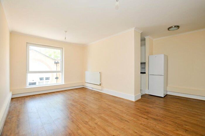 1 Bedroom Property To Rent In Bedroom Flat – Lonsdale Place, Angel, N1
