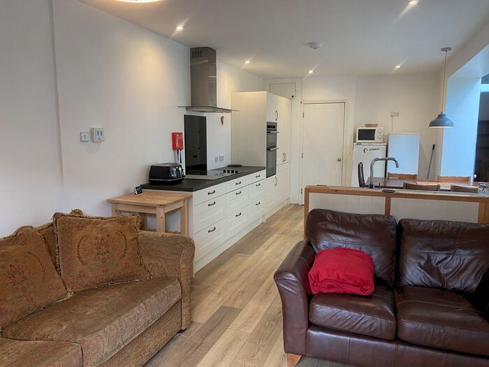 4 Bedroom Property To Rent In Kincraig Street, Roath, Cardiff, CF24