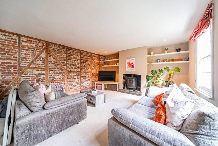 4 Bedroom Detached House For Sale In London Road, Mitcham, CR4