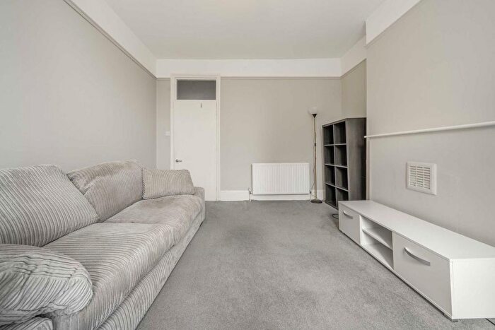 1 Bedroom Flat To Rent In Coverdale Road, London, W12