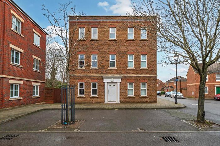 2 Bedroom Flat To Rent In Knightsbridge Place, Aylesbury, HP19