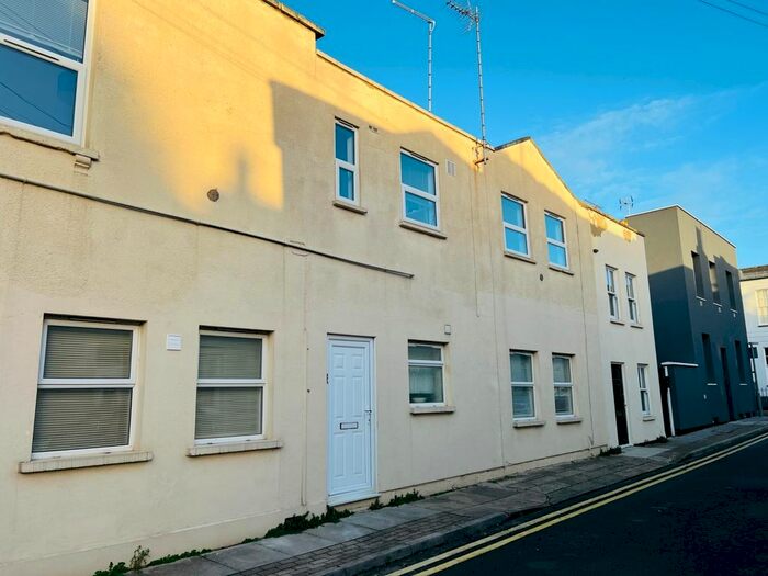 2 Bedroom Maisonette To Rent In Portland Place, Cheltenham, Gloucestershire, GL52