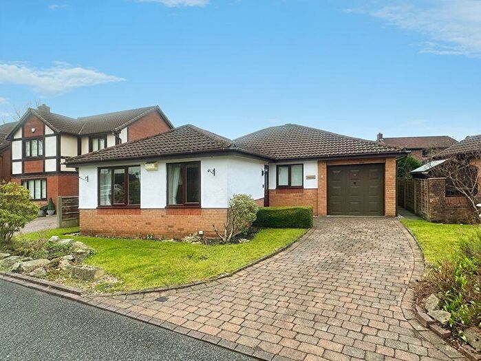 3 Bedroom Detached Bungalow For Sale In Berkeley Crescent, Radcliffe, M26