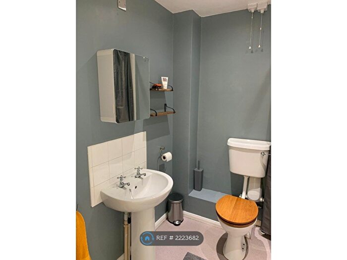 1 Bedroom Flat To Rent In Abinger Lodge, Lancing, BN15