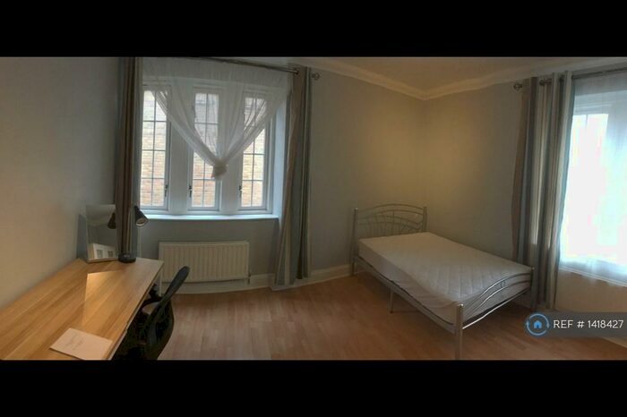 3 Bedroom Flat To Rent In Seymour House, London, NW1