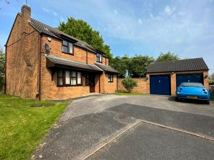 4 Bedroom House To Rent In Oval Court, Derby, DE23