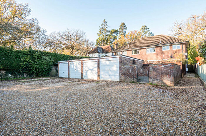 2 Bedroom Maisonette For Sale In Corinthian Road, Chandler's Ford, Hampshire, SO53