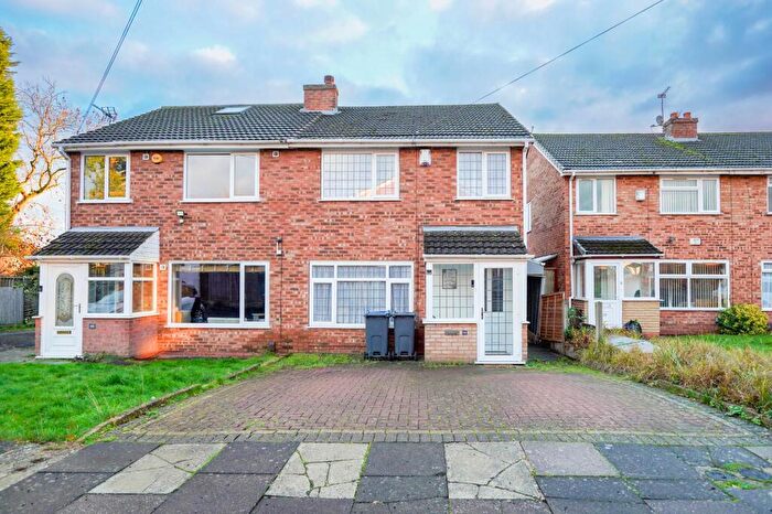 3 Bedroom Semi Detached House For Sale In Sherwood Close, Birmingham, B28