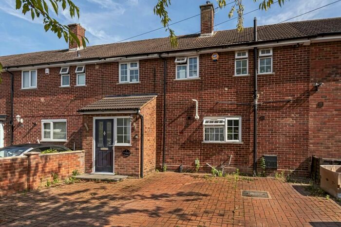 3 Bedroom Semi-detached House To Rent In Wexham, Slough, SL2