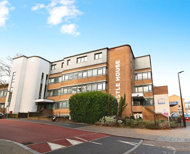 1 Bedroom Flat For Sale In Desborough Road, High Wycombe, HP11