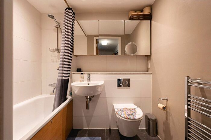 2 Bedroom Flat For Sale In Queensbridge Road, Adelaide Wharf, E2