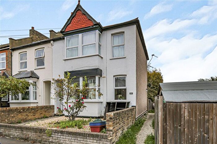 2 Bedroom Maisonette For Sale In Dean Road, Hounslow, TW3